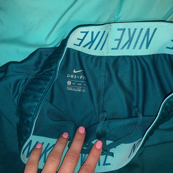 nike shorts - Picture 2 of 2